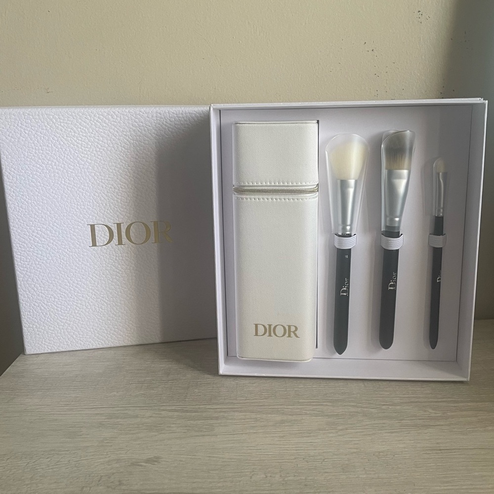 Authentic Dior Makeup Brush Set With White Travel Case. New. Come With Box.